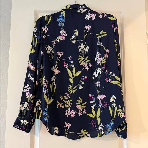 Floral semi shear blouse 🌺🌸🌹🌻 - Picture 3 of 8